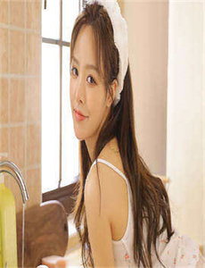 扒开粉嫩的小缝末成年小美女